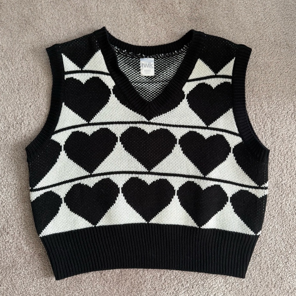Twik Women’s Sweater Vest Black and White with Hearts